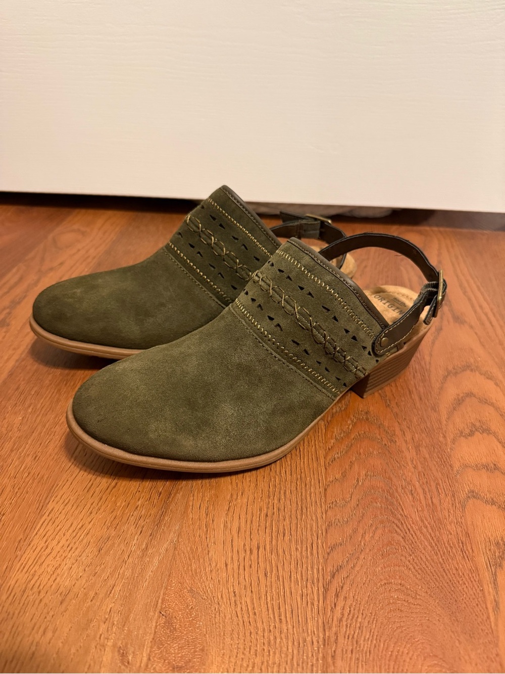 Earth Origins Cady Suede Slingback Clogs Olive Green Size 10W Wide Comfort